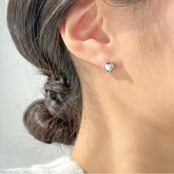 S925 Silver Small Heart Stud Earrings. - Picture 2 of 5